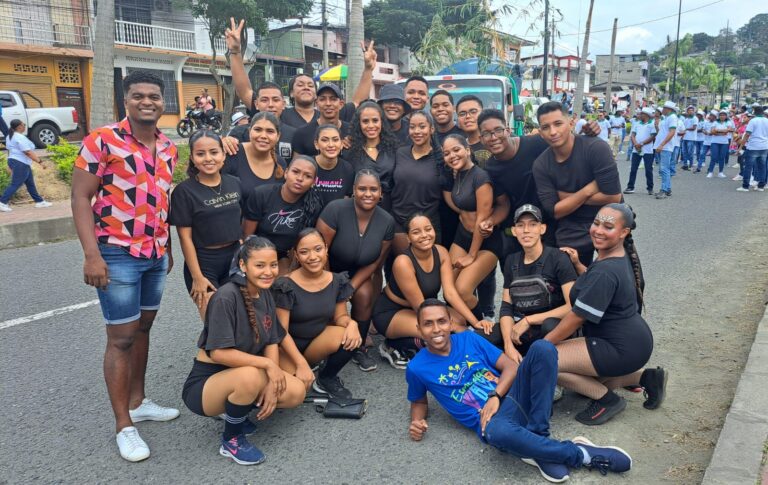 CLUB DE BAILE DE LA CASA DE LA JUVENTUD PARTICIPARON DEL PREGÓN POR LAS FIESTAS DEL CANTÓN ESMERALDAS